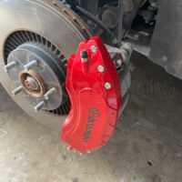 Lắp đặt ốp má phanh Brembo Kia Carnival