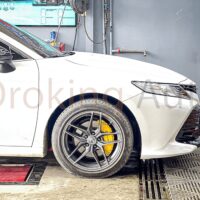 Lắp đặt ốp má phanh Brembo Toyota Camry 2020