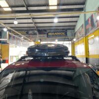 Cốp nóc xe Volkswagen Tiguan chứa đựng nhiều đồ đạc