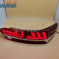 Đèn hậu Toyota Camry 2019 - 2021 mẫu Camry Mỹ nguyên cụm sở hữu thiết kế đẹp mắt - sang trọng cùng dãy màu nổi bật và sinh động.