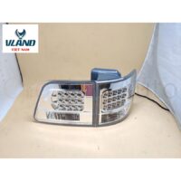 Đèn hậu Toyota Fortuner 2004 - 2010 mẫu EE nguyên cụm sở hữu thiết kế đẹp mắt - sang trọng cùng dãy màu nổi bật và sinh động.