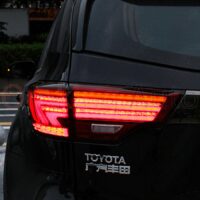 Đèn hậu Toyota Highlander 2015 nguyên cụm sở hữu thiết kế đẹp mắt - sang trọng cùng dãy màu nổi bật và sinh động.