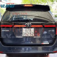Đèn hậu Toyota Innova 2016+ mẫu Lexus nguyên cụm sở hữu thiết kế đẹp mắt - sang trọng cùng dãy màu nổi bật và sinh động.