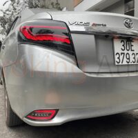 Đèn hậu Toyota Vios 2014 - 2017 mẫu vảy rồng nguyên cụm sở hữu thiết kế đẹp mắt - sang trọng cùng dãy màu nổi bật và sinh động.