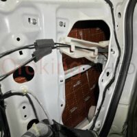cách âm chống ồn trần xe ô tô cho cánh cửa