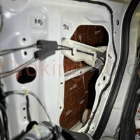 Lắp chống ồn cho bốn cánh cửa ô tô