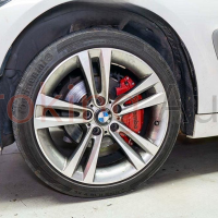 Lắp đặt ốp heo dầu Brembo BMW 320i