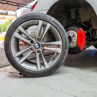 Ốp heo dầu Brembo BMW 320i bảo hành