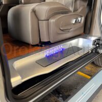 Thuận lợi hơn cho người dùng khi sử dụng bệ Bước Nhôm Có Đèn Volkswagen Viloran