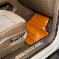 Sàn gỗ cho Volkswagen Viloran giúp bề mặt sàn dễ dàng vệ sinh hơn, không lo bị trầy xước hay nhăn nhúm.
