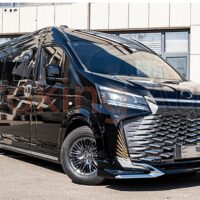 Lưới tản nhiệt đặc trưng Toyota Hiace 2024