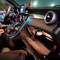 Bộ khuếch tán nước hoa chính hãng Mercedes C-Class sở hữu tính năng lọc không khí và khử khuẩn bằng công nghệ tạo ion âm hiện đại.