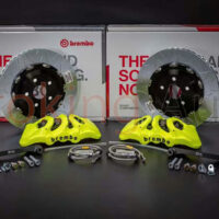 Phanh brembo M6 được chế tạo từ hợp kim nhôm và gốm carbon