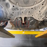 Vì sao nên lắp đặt tấm chắn bùn gầm xe ô tô