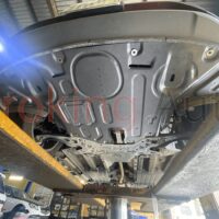 Vì sao nên lắp đặt tấm chắn bùn gầm xe ô tô