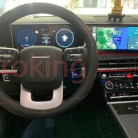 Điều khiển bằng giọng nói trực tiếp hoặc tích hợp vô lăng