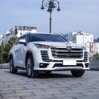 Lưới tản nhiệt đặc trưng Toyota Land Cruiser LC300