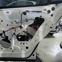 Lắp chống ồn cho bốn cánh cửa ô tô