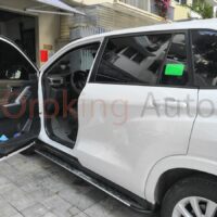 Đặc điểm của bệ bước chân Toyota Innova mẫu LA