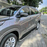 Bệ bước chân Toyota Innova mẫu Macan Black làm nổi bật hơn cho chiếc xe của bạn khi di chuyển