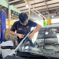 Dán phim cách nhiệt Toyota Innova Cross chính hãng 3M Crystalline giúp bảo vệ sức khỏe người lái