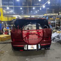 Tại sao nên lắp hộp lốp dự phòng Hyundai Santafe 2024 màu đỏ mận
