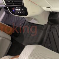 Lắp đặt thảm lót sàn xe ô tô giúp không gian nội thất Volkswagen Teramont 2024 trở nên sang trọng và đẹp mắt hơn hẳn.