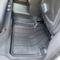 Thảm lót sàn Volkswagen Touareg 2024 chính hãng 3W được làm từ chất liệu nhựa TPE cao cấp trên dây chuyền sản xuất tiên tiến hàng đầu hiện nay