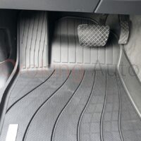 Thảm lót sàn Volkswagen Touareg 2024 chính hãng 3W làm từ nhựa PTE cao cấp sở hữu nhiều đặc điểm nổi bật giúp đảm bảo an toàn khi sử dụng