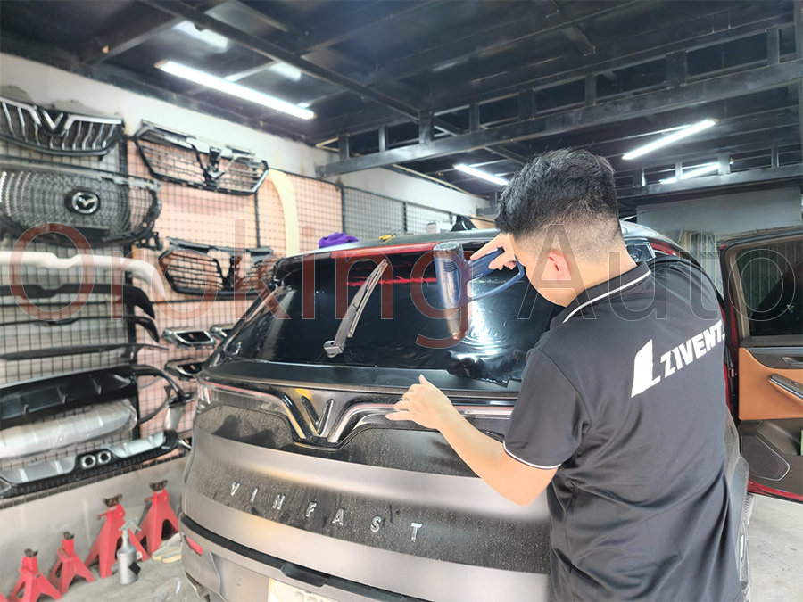 Hình ảnh dán cách nhiệt Zivent cho ô tô