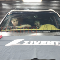 Công đoạn dán phim cách nhiệt xe 4 chỗ gói Premium