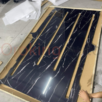 Sàn nhôm cho Mercedes Benz V-Class giúp bề mặt sàn dễ dàng vệ sinh hơn, không lo bị trầy xước hay nhăn nhúm.