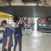 Lắp đặt tấm ốp bảo vệ pin VinFast VF8 tại OroKing Auto