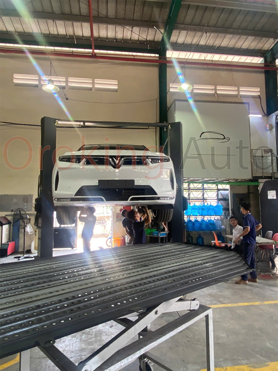 Lắp đặt tấm ốp bảo vệ pin VinFast VF9 tại OroKing Auto