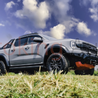 Vận chuyển hàng hóa dễ dàng nhờ cản trước Hamer Guardian AM112