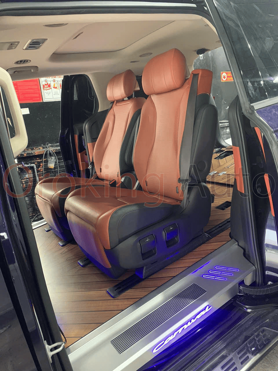 Sàn nhôm xe Kia Carnival sở hữu thiết kế độc đáo cùng màu sắc ấn tượng dễ dàng phối hợp hài hào với nội thất ô tô.