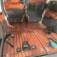 Sàn nhôm cho Kia Carnival giúp bề mặt sàn dễ dàng vệ sinh hơn, không lo bị trầy xước hay nhăn nhúm.