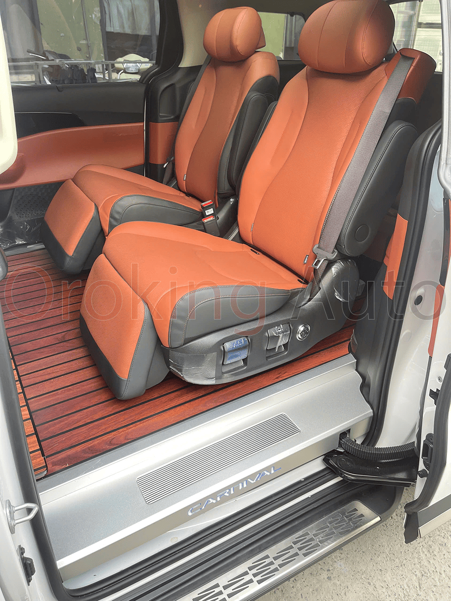 Sàn nhôm xe Kia Carnival sở hữu thiết kế độc đáo cùng màu sắc ấn tượng dễ dàng phối hợp hài hào với nội thất ô tô.