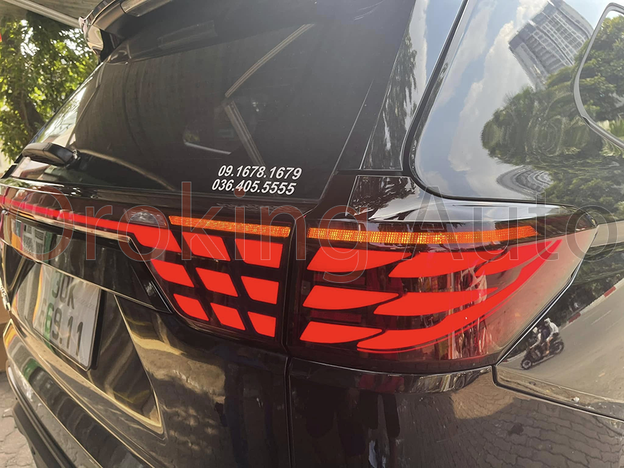 Đèn hậu Toyota Innova Cross mẫu Alphard nguyên cụm sở hữu thiết kế đẹp mắt - sang trọng cùng dãy màu nổi bật và sinh động.