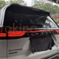 Đèn hậu Toyota Innova Cross mẫu Lexus nguyên cụm sở hữu thiết kế đẹp mắt - sang trọng cùng dãy màu nổi bật và sinh động.