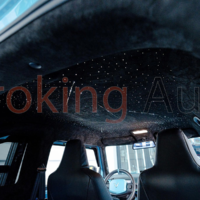 Thiết kế trần sao ô tô nhiều màu sắc tạo nên hiệu ứng bắt mắt mang đến không gian nội thất lấp lánh - cuốn hút.