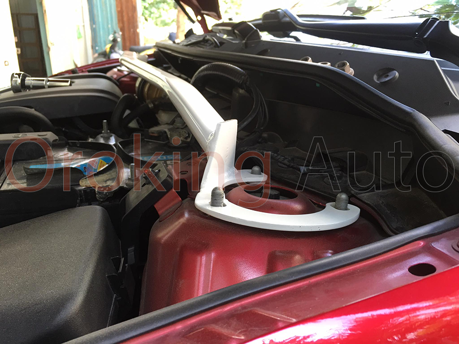 Thanh giằng khoang máy Mazda 2 chính hãng Ultra Racing
