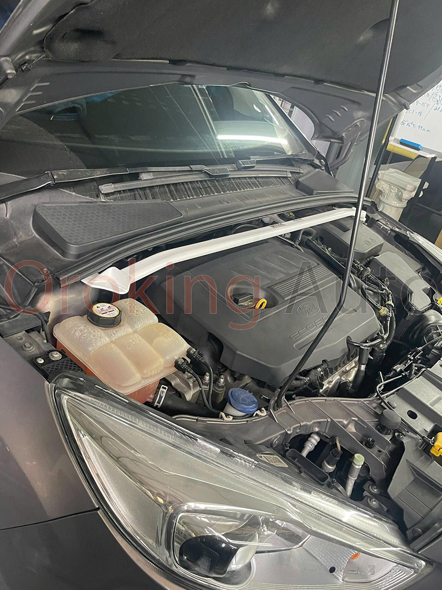 Thanh giằng khoang máy Ford Focus chính hãng Ultra Racing