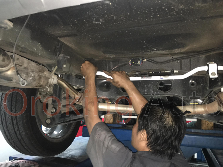 Thanh giằng Ultra Racing giúp cải thiện khả năng ôm cua