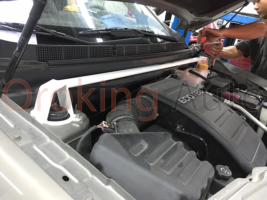 thanh-giang-khoang-may-chevrolet-captiva-chinh-hang-ultra-racing (1)