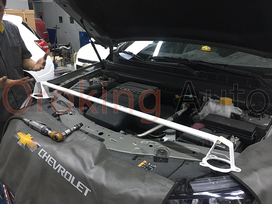 Thanh giằng khoang máy Chevrolet Captiva chính hãng Ultra Racing