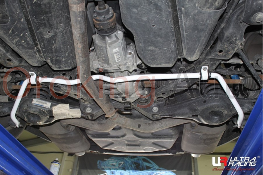 thanh-chong-lat-sau-ford-explorer-chinh-hang-ultra-racing (1)