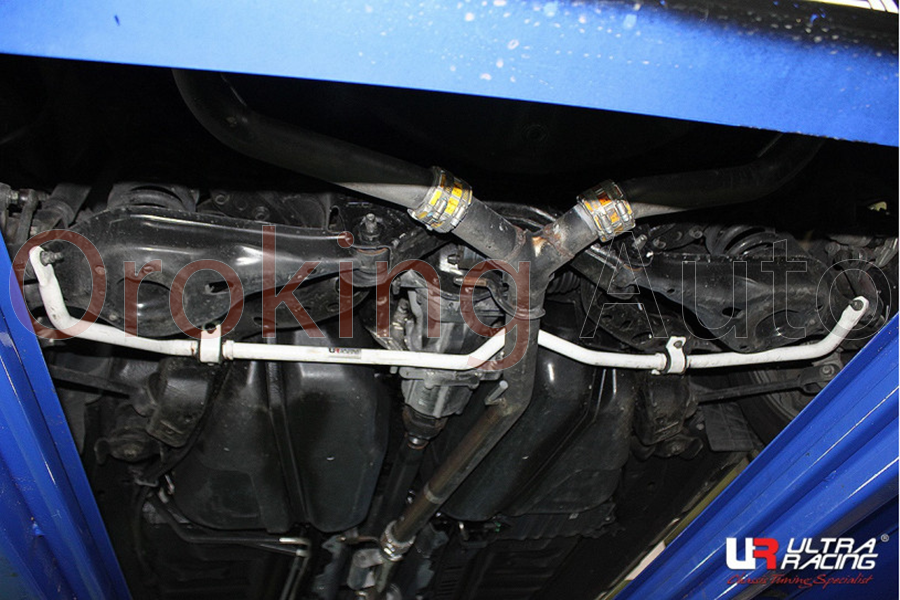 thanh-chong-lat-sau-ford-explorer-chinh-hang-ultra-racing (3)