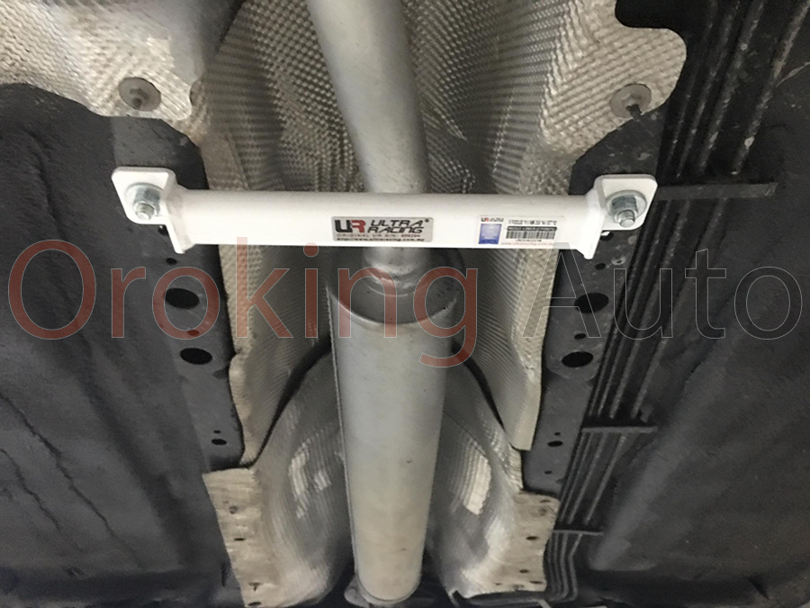 thanh-giang-gam-giua-ford-focus-chinh-hang-ultra-racing (1)