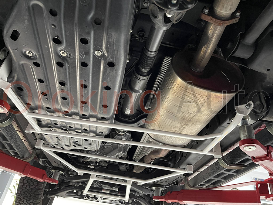 thanh-giang-gam-sau-ford-everest-chinh-hang-ultra-racing (1)